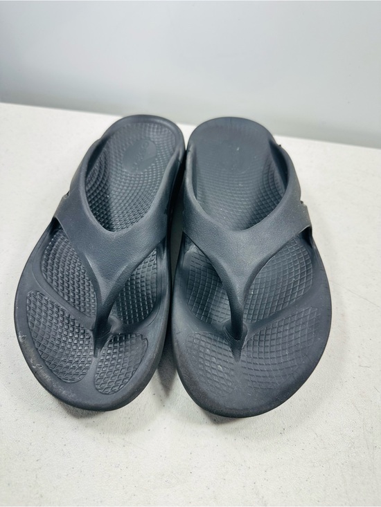 OOFOS OOriginal thong sandals size 6 main image 4